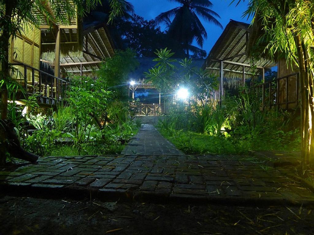 Shibui Garden Bungalows And Restaurant Tanjung  Eksteriør billede