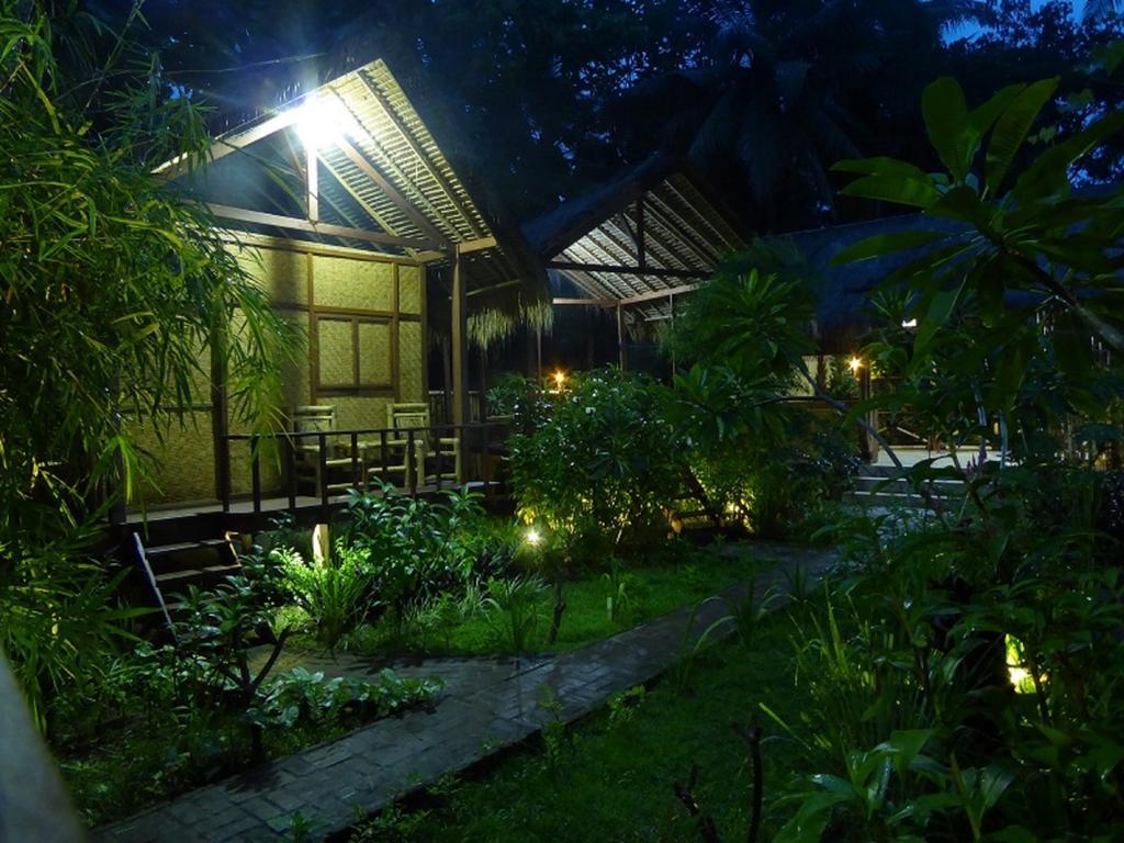Shibui Garden Bungalows And Restaurant Tanjung  Eksteriør billede